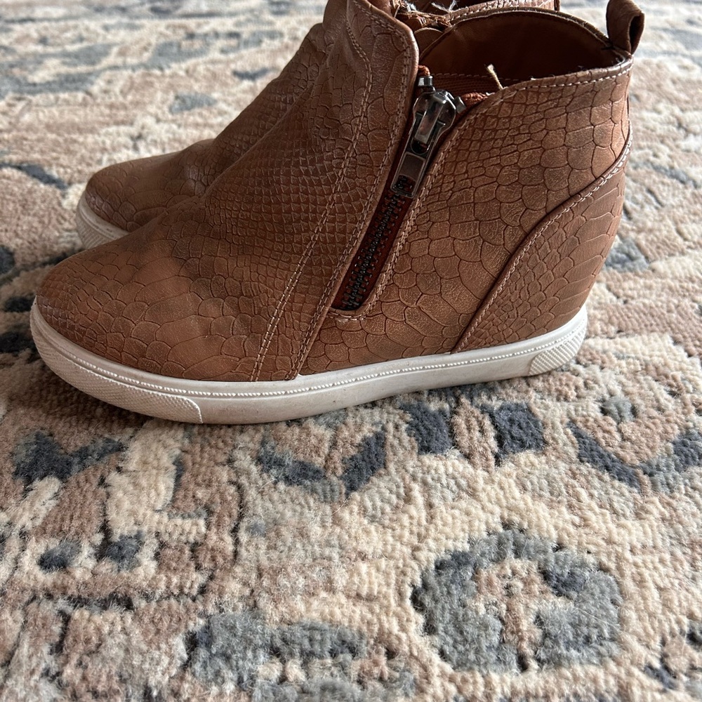 Brown Textured Women's Wedge Sneakers